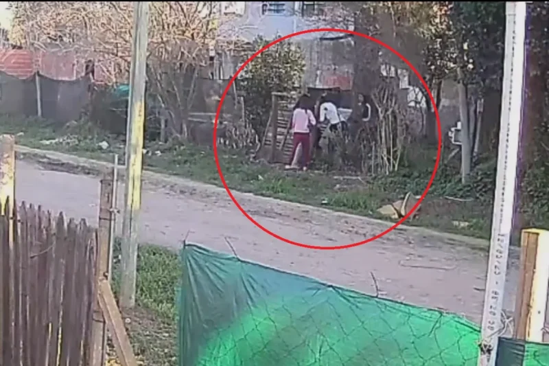 Los delincuentes que usurparon la casa de L-Gante mostrón cómo vive: «No tenemos ni papel higiénico»