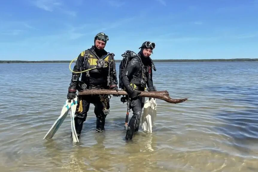 Hallan maderas de 10.500 años trabajadas por cazadores mesolíticos en un lago alemán