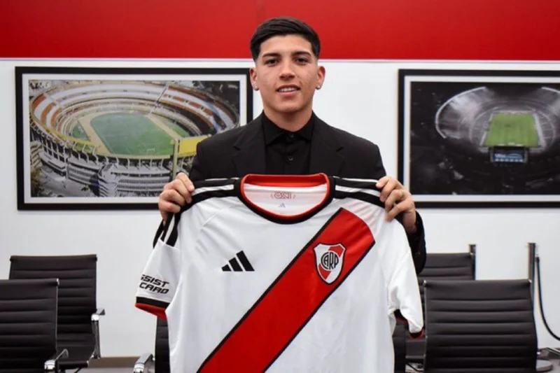Nuevo blindaje en River: Bruno Cabral firmó su primer contrato profesional y quedó con una claúsula de €100 millones