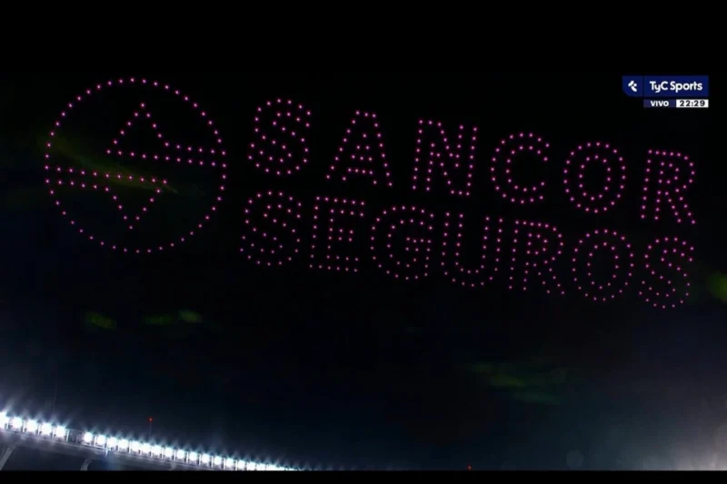 No odiamos lo suficiente a la AFA: La insólita publicidad de Sancor Seguros en el show de drones en homenaje a Messi