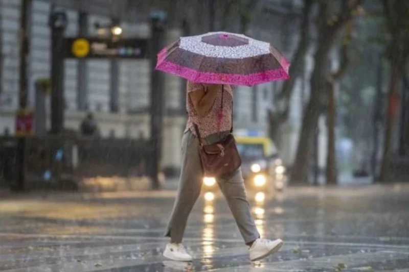 “Tormentas fuertes con ráfagas de hasta 50 km/h”: el pronóstico para hoy en el AMBA