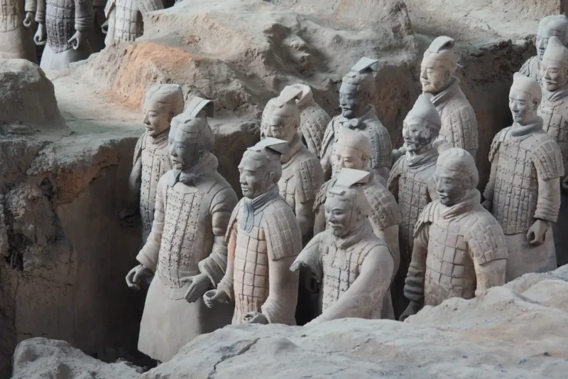 Huellas en el barro revelan que mujeres y chicos también armaban el Ejército de Terracota