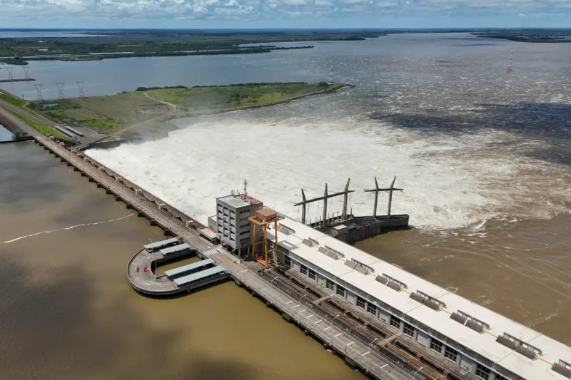 El Paraná comienza a estabilizarse, pero Yacyretá mantiene la alerta por la crecida y advierte por El Niño